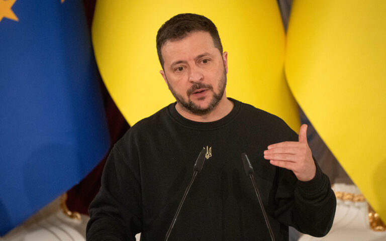 Ουκρανία: Ο Ζελένσκι ζητεί να παραδοθούν στο Κίεβο «όλοι» οι δεσμευμένοι πόροι της Ρωσίας
