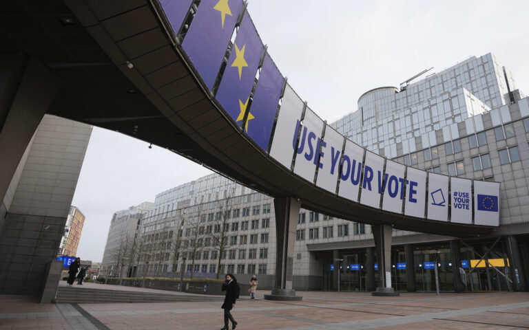 Αυστηρότεροι κανόνες για την πολιτική διαφήμιση στην Ε.Ε.