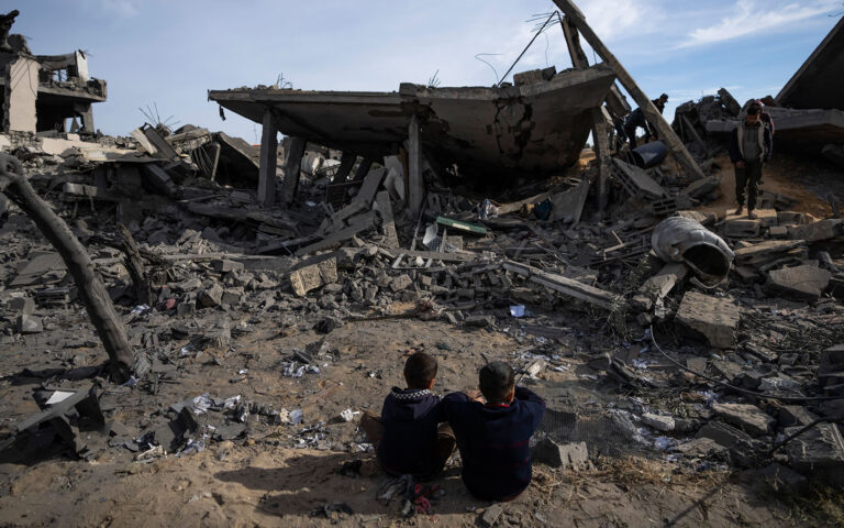 Χαμάς: Τρεις όμηροι νεκροί από ισραηλινούς βομβαρδισμούς