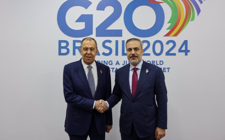 Συνάντηση Λαβρόφ – Φιντάν στο περιθώριο της G20 στη Βραζιλία