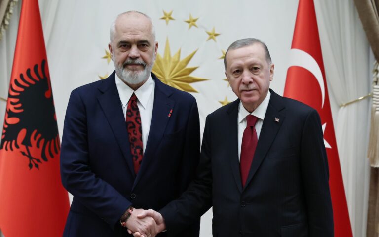 Συνάντηση Ερντογάν – Ράμα στην Αγκυρα: Υπέγραψαν συμφωνία «στρατιωτικού πλαισίου»