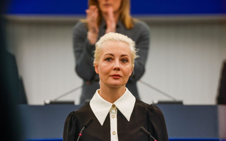 Γιούλια Ναβάλναγια στο Ευρωκοινοβούλιο: Σταματήστε να είστε βαρετοί, αν θέλετε να νικήσετε τον Πούτιν
