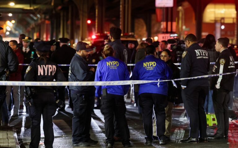 ΗΠΑ: Ενας νεκρός και πέντε τραυματίες από πυροβολισμούς στο μετρό της Νέας Υόρκης