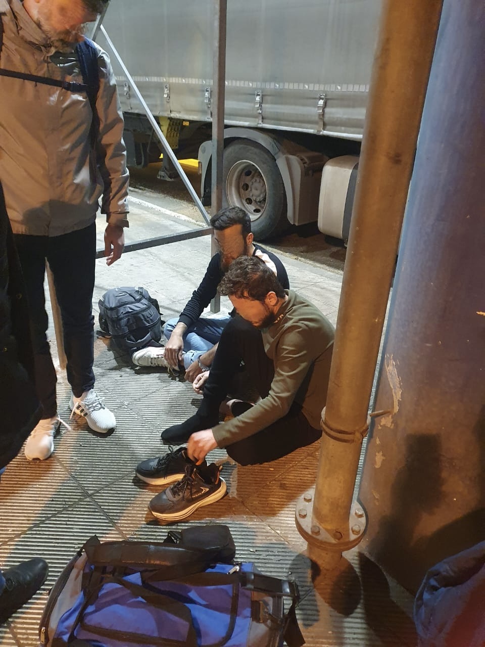 Ηγουμενίτσα: Σε κρύπτη φορτηγού προσπάθησαν να περάσουν μετανάστες στην Ιταλία-2