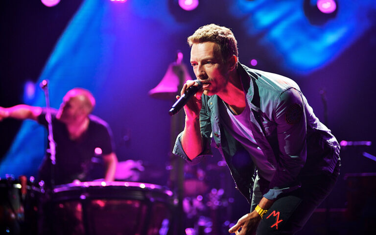 Κανονικά οι sold out συναυλίες των Coldplay στο ΟΑΚΑ – Η ανακοίνωση Μητσοτάκη με ένα τραγούδι τους
