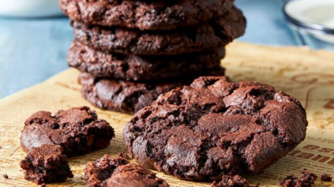 cookies-διπλής-μαύρης-σοκολάτας-562872538