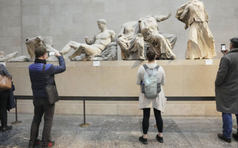 Μενδώνη για επίδειξη μόδας στο Βρετανικό Μουσείο: «Μηδενικός σεβασμός προς τα αριστουργήματα του Φειδία»