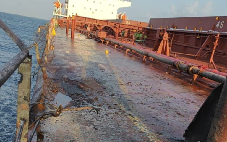 Ερυθρά Θάλασσα: Φωτογραφία από τις ζημιές στο ελληνόκτητο πλοίο