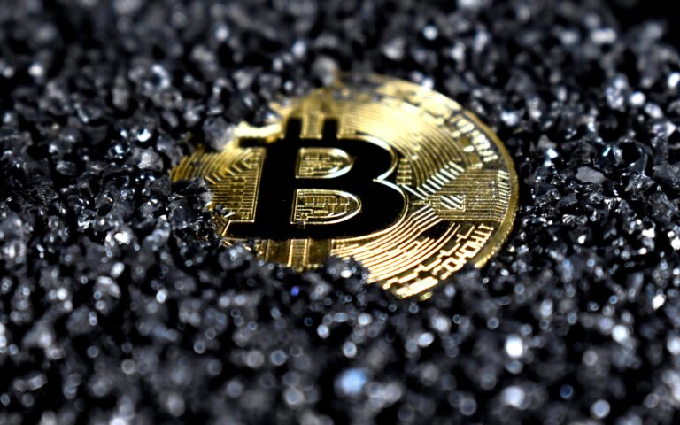 Bitcoin: Ξεπέρασε τα 50.000 δολάρια – Σε υψηλό δύο ετών