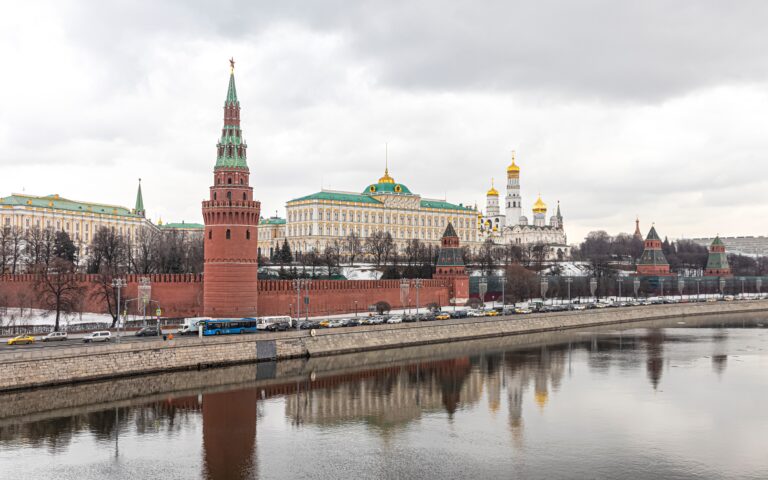 Κρεμλίνο: «Αβάσιμοι» οι ισχυρισμοί περί δηλητηρίασης του Ναβάλνι