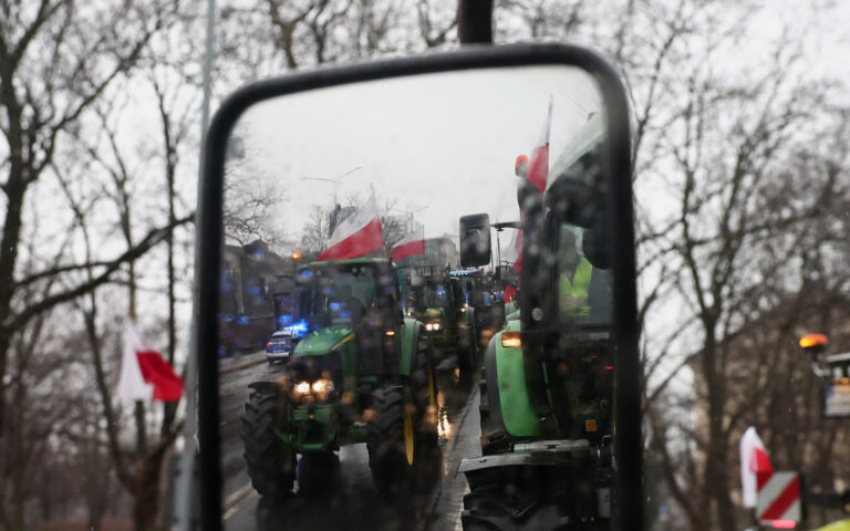 Πολωνία: Οι αγρότες ξεκινούν απεργία διαρκείας με μπλόκα σε 250 σημεία
