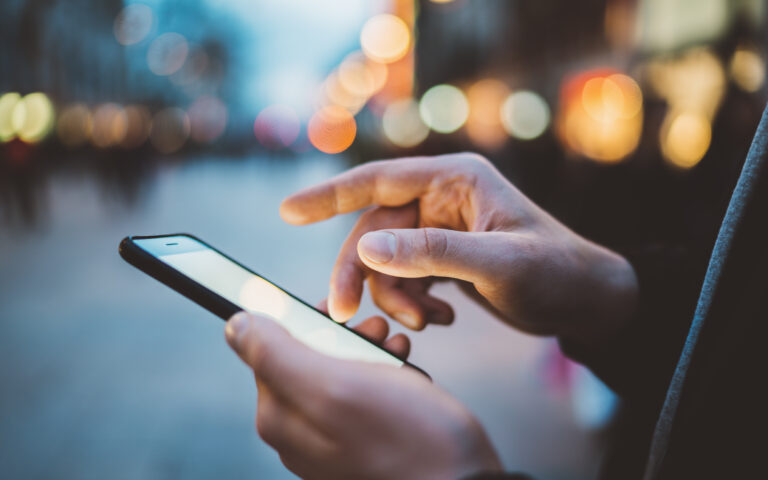 ΑΑΔΕ: Προσοχή σε παραπλανητικά SMS υποκλοπής στοιχείων – Τι είναι το «Smishing»