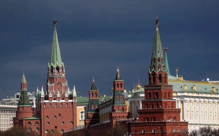 Κρεμλίνο: Θα υπάρξουν αντίποινα εάν η Ε.Ε. αγοράσει όπλα για την Ουκρανία με ρωσικά χρήματα