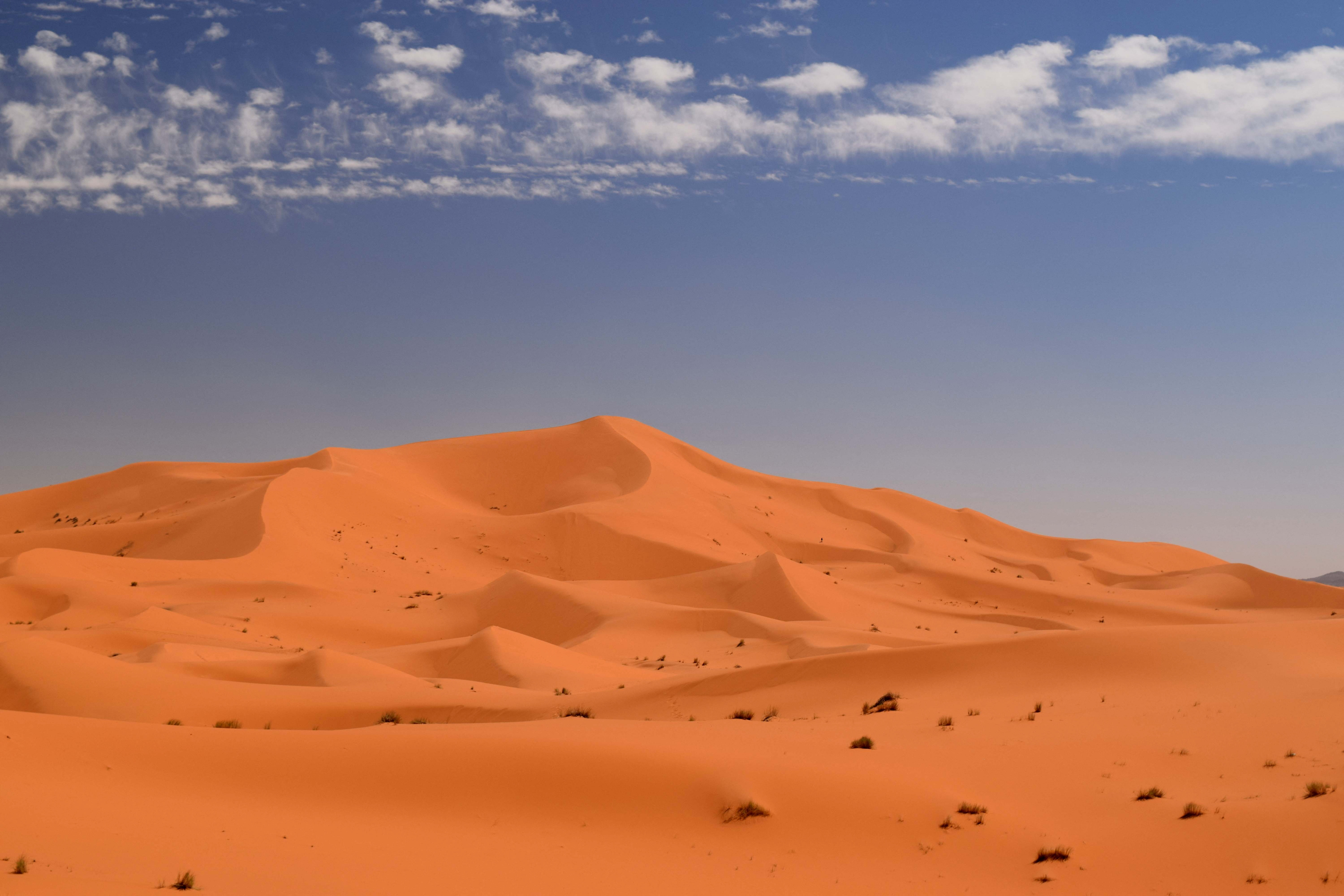 Scientists have just solved the mystery of the largest sand dune on Earth -2
