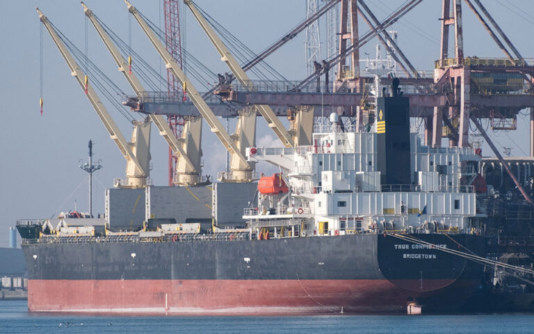 Υεμένη: Επίθεση σε πλοίο υπό ελληνική διαχείριση – Αναφορές για νεκρούς