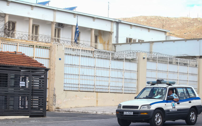 Φυλακές Κορυδαλλού: Συνελήφθη σωφρονιστικός για απόπειρα εισαγωγής ναρκωτικών και κινητών
