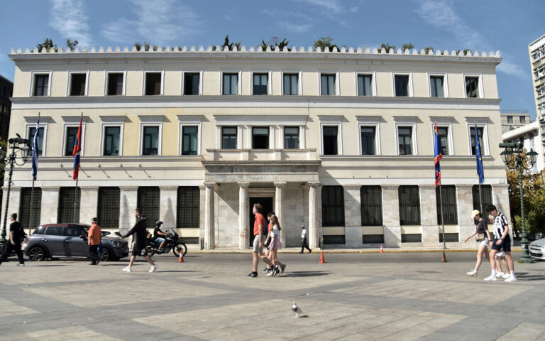 Τέμπη: Ανέγερση μνημείου για τα θύματα από τον Δήμο Αθηναίων