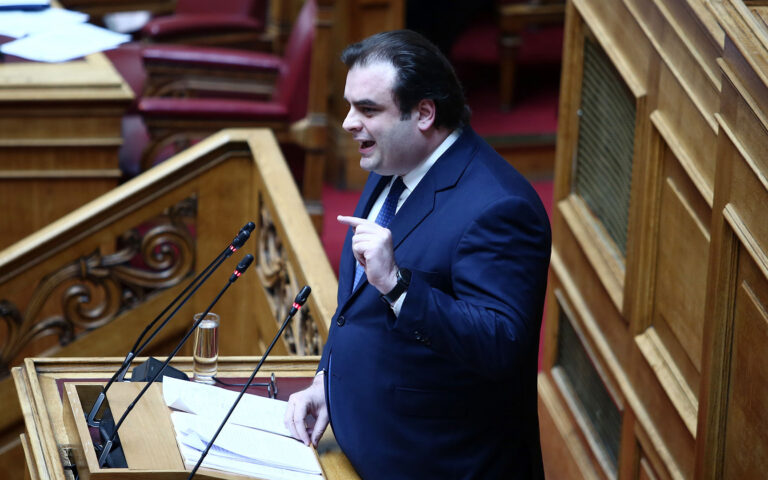 Κ. Πιερρακάκης προς αντιπολίτευση: «Χρησιμοποιείτε το Σύνταγμα ως φύλλο συκής»