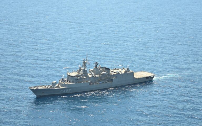 Ερυθρά Θάλασσα: Πρώτη εμπλοκή για τη φρεγάτα «Yδρα» – Aνοιξε πυρ κατά δύο UAVs