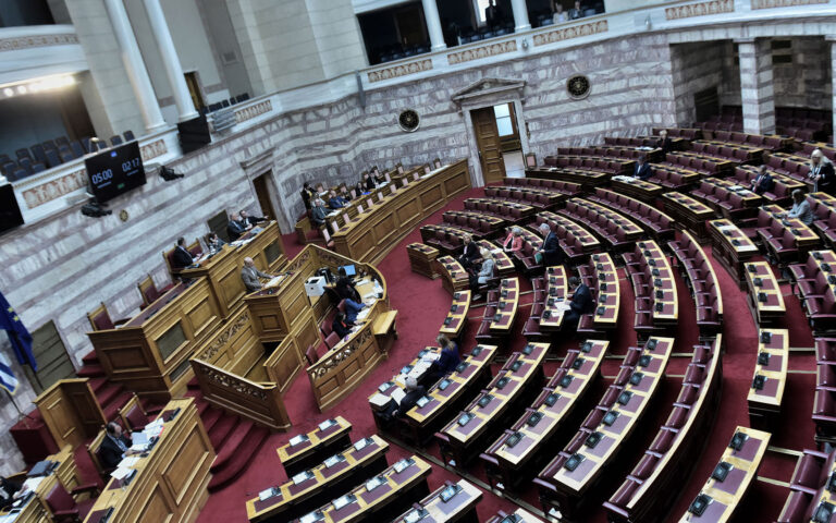 Ενταση στη Βουλή για το «πλημμέλημα του βιασμού»