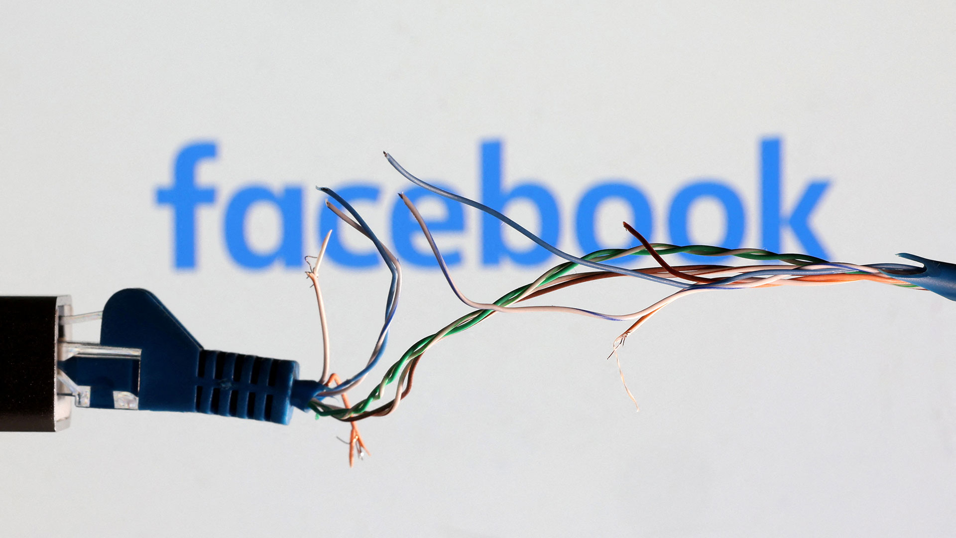 «Επεσε» το Facebook, το Messenger και το Instagram-4