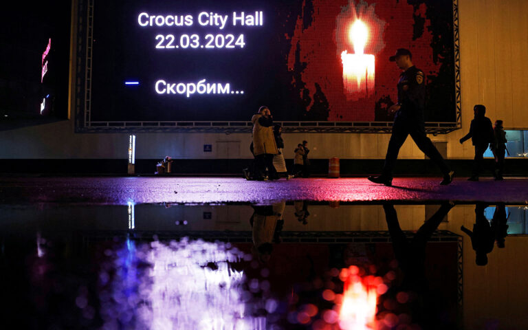 Αντιφατικά τα μηνύματα από το Κρεμλίνο – Επιμένει σε «ουκρανικό δάκτυλο»