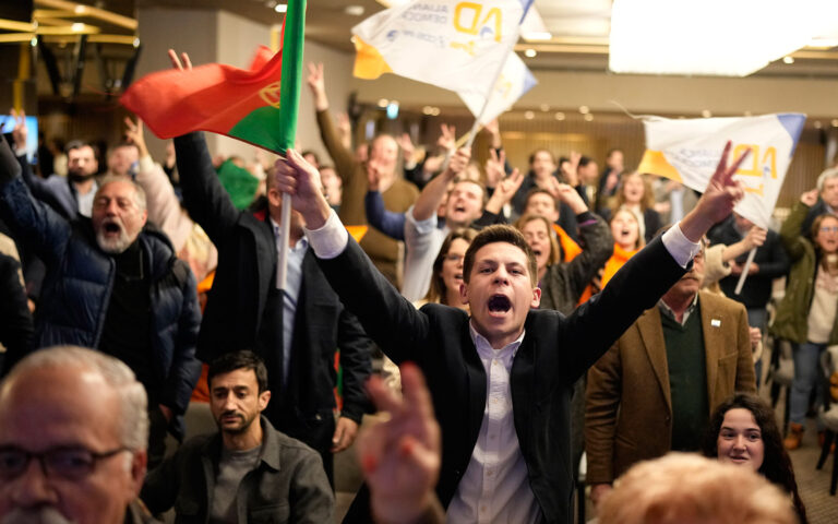 Πορτογαλία – exit polls: Προβάδισμα για την κεντροδεξιά, άλμα για την ακροδεξιά