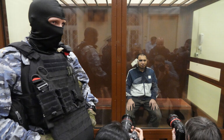 Μακελειό στη Μόσχα: Προφυλάκιση ακόμα τριών υπόπτων ζητούν οι ερευνητές