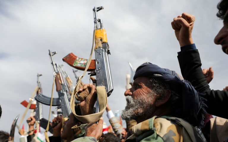 Πυροβολισμοί κατά εμπορικού πλοίου ανοικτά της Υεμένης