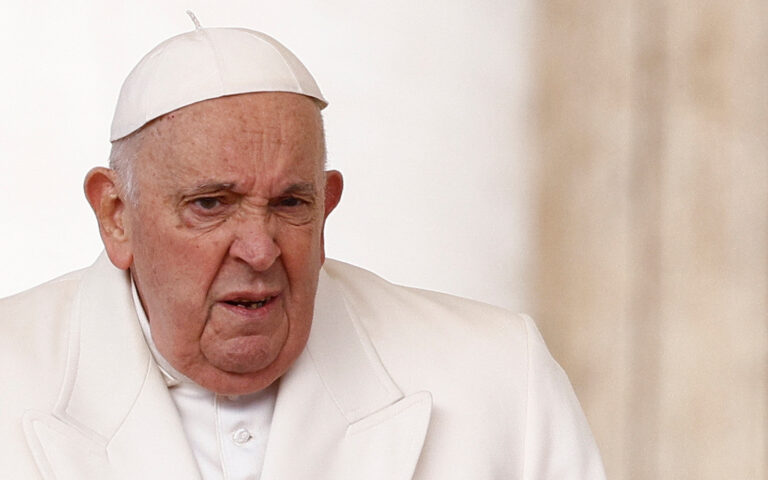Ο Πάπας καταδίκασε την «τρέλα του πολέμου» μετά το αμφιλεγόμενο σχόλιο για το Ουκρανικό