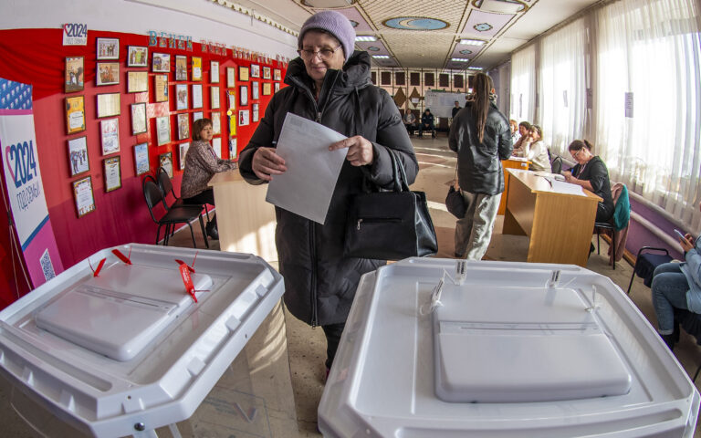 Ρωσία: Συμμετοχή ρεκόρ 77,44% στις προεδρικές εκλογές