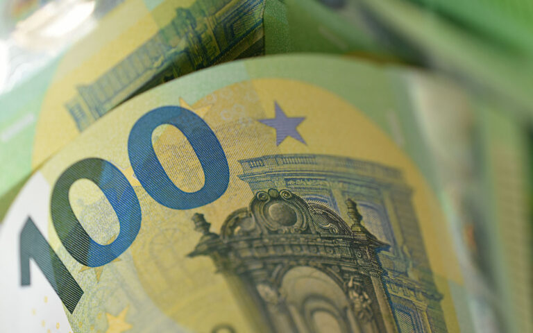 Συμμορία διακινούσε πλαστά χαρτονομίσματα των 100 ευρώ στην Ελλάδα