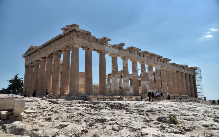 Εφορεία Αρχαιοτήτων: ΕΔΕ για την «ξενάγηση» με αρχαιοελληνικές ενδυμασίες στην Ακρόπολη