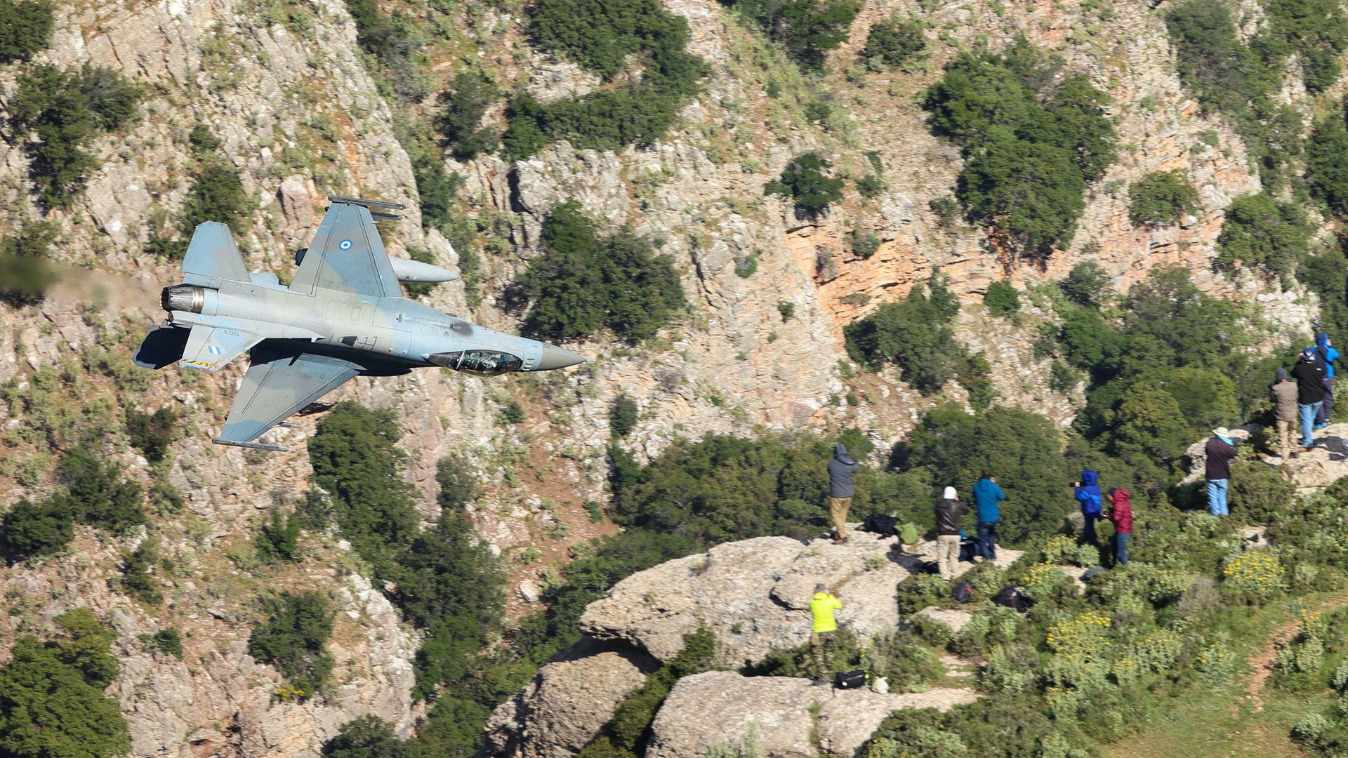 Το Mach Loop της Ελλάδας – Χαμηλές πτήσεις μαχητικών στο φαράγγι του Βουραϊκού-1