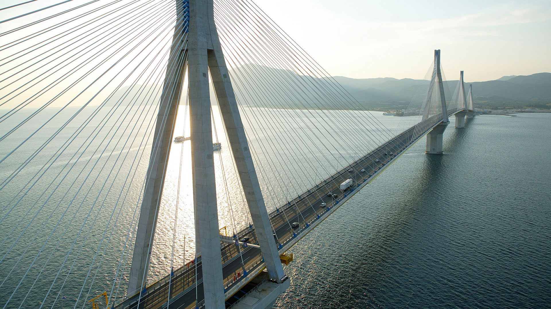 Γέφυρα Ρίου – Αντιρρίου: Το «αριστούργημα της μηχανικής» κλείνει είκοσι χρόνια λειτουργίας-1