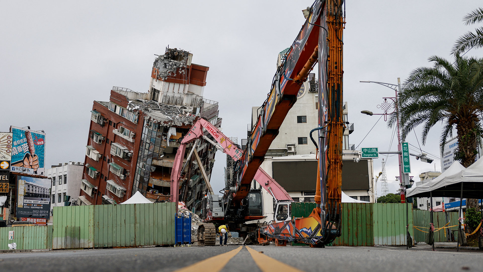 Σεισμός στην Ταϊβάν: Απεγκλωβισμοί τουριστών με ελικόπτερα – Αυξήθηκαν οι νεκροί-2