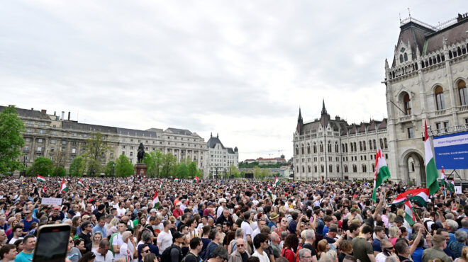 ουγγαρία-μεγάλη-διαδήλωση-στη-βουδαπ-562969672