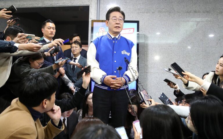 Νότια Κορέα: Θρίαμβο της αντιπολίτευσης στις βουλευτικές εκλογές δείχνουν τα έξιτ πολ