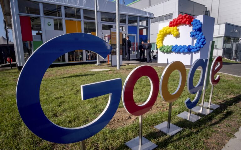 H Google εξετάζει να χρεώνει τις αναζητήσεις