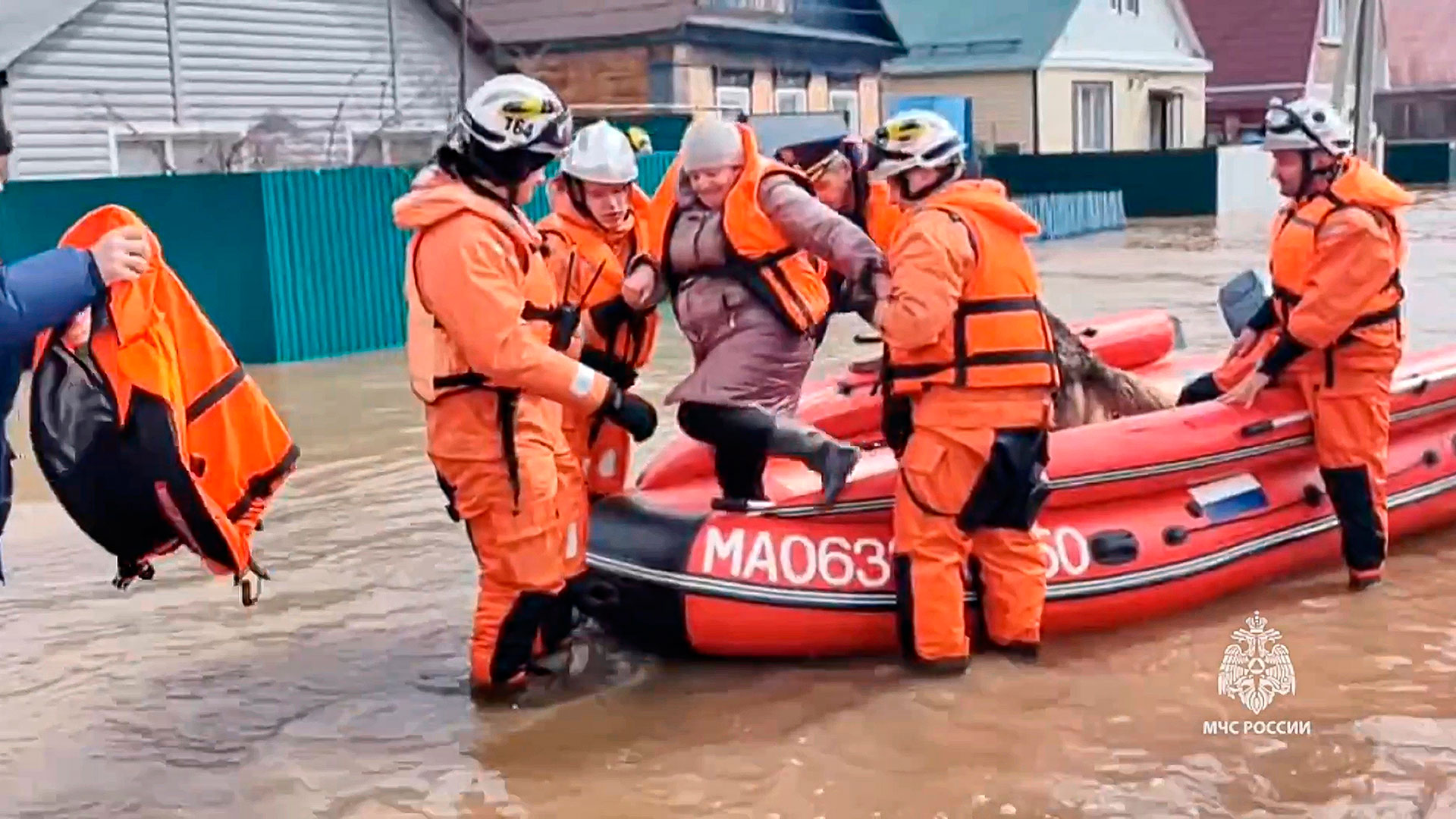 Ρωσία: Απομάκρυνση 4.000 ατόμων από την πλημμυρισμένη περιοχή-2