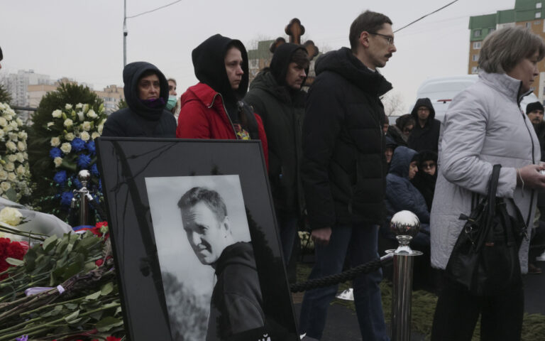 Ρωσία: Αναστολή καθηκόντων για τρία χρόνια στον ιερέα που τέλεσε το μνημόσυνο του Ναβάλνι