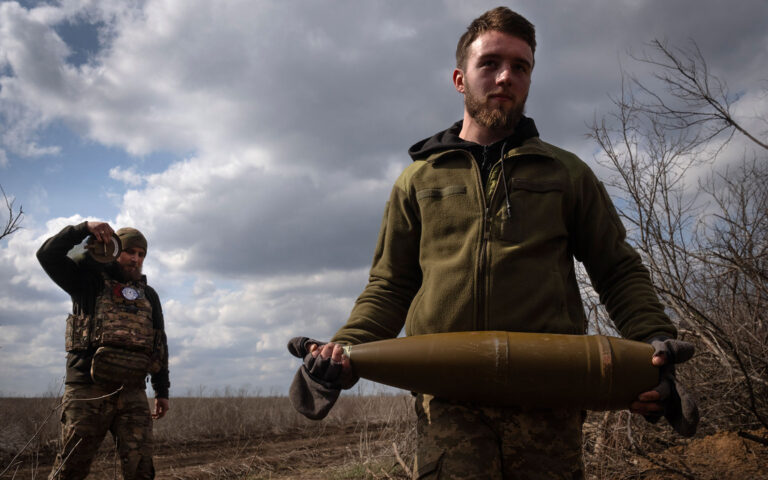 Politico: Γιατί η Ουκρανία χάνει τον πόλεμο