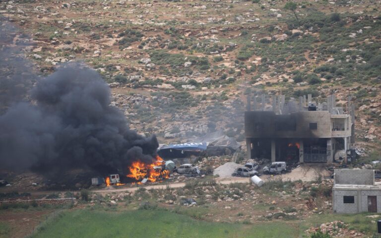 Δυτική Οχθη: Επιθέσεις εποίκων σε παλαιστινιακά χωριά