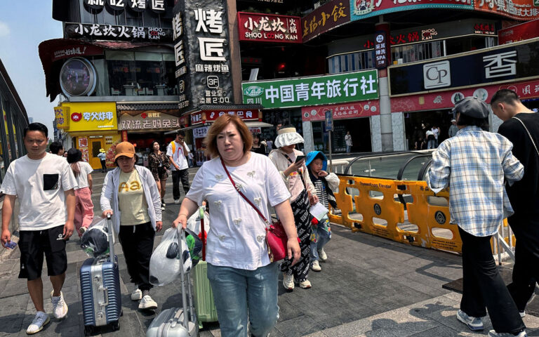 Το Πεκίνο τιμωρεί τους πολίτες που έχουν χρέη