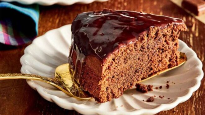 κέικ-με-σοκολάτα-και-ολόκληρο-πορτοκ-562991935