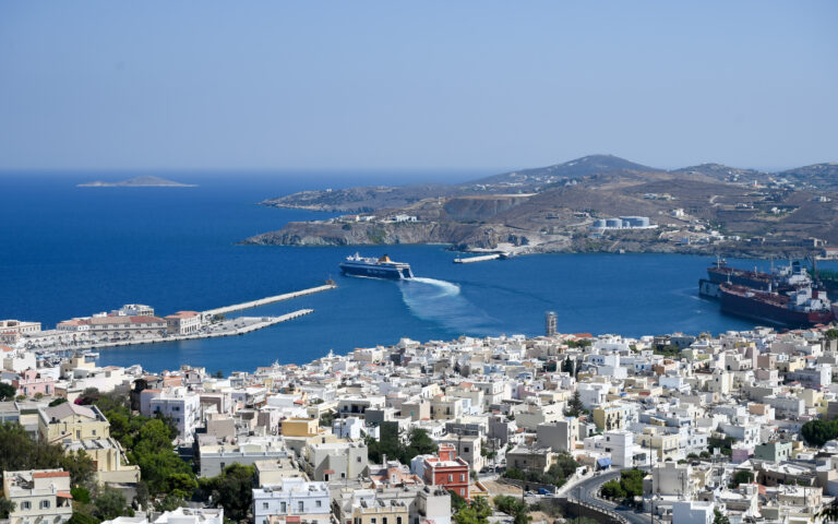 Πού θα κάνουν φέτος Πάσχα οι Ελληνες; Αυξημένη η τουριστική κίνηση κατά 20%