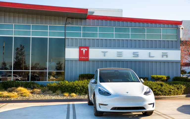 H Tesla θα απολύσει πάνω από το 10% του προσωπικού της