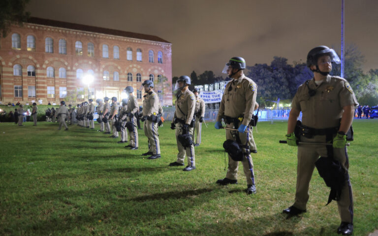 Νύχτα έντασης στα Πανεπιστήμια των ΗΠΑ: Συλλήψεις στο Κολούμπια, συγκρούσεις στο UCLA