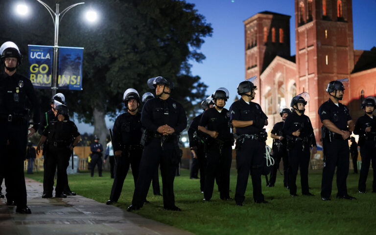 ΗΠΑ: Η αστυνομία «πολιορκεί» το UCLA