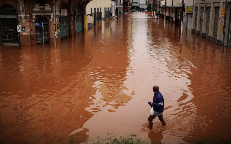 Βραζιλία: Μεγάλες καταστροφές από τις πλημμύρες – Τουλάχιστον 56 νεκροί